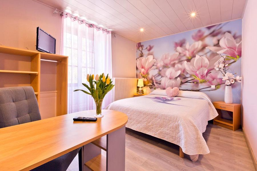 Le P'Tit Bonheur Bed & Breakfast Chilly-sur-Salins ภายนอก รูปภาพ